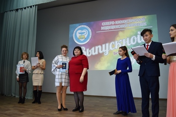 Церемония вручения дипломов выпускникам вечернего отделения